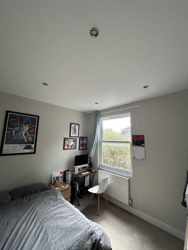 Room Station Road in Greater London