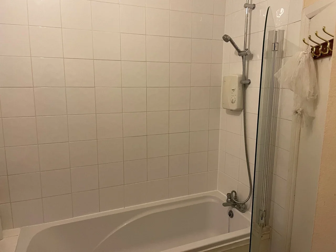 Room Brownlow Road in Greater London