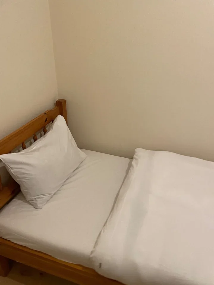 Room Brownlow Road in Greater London
