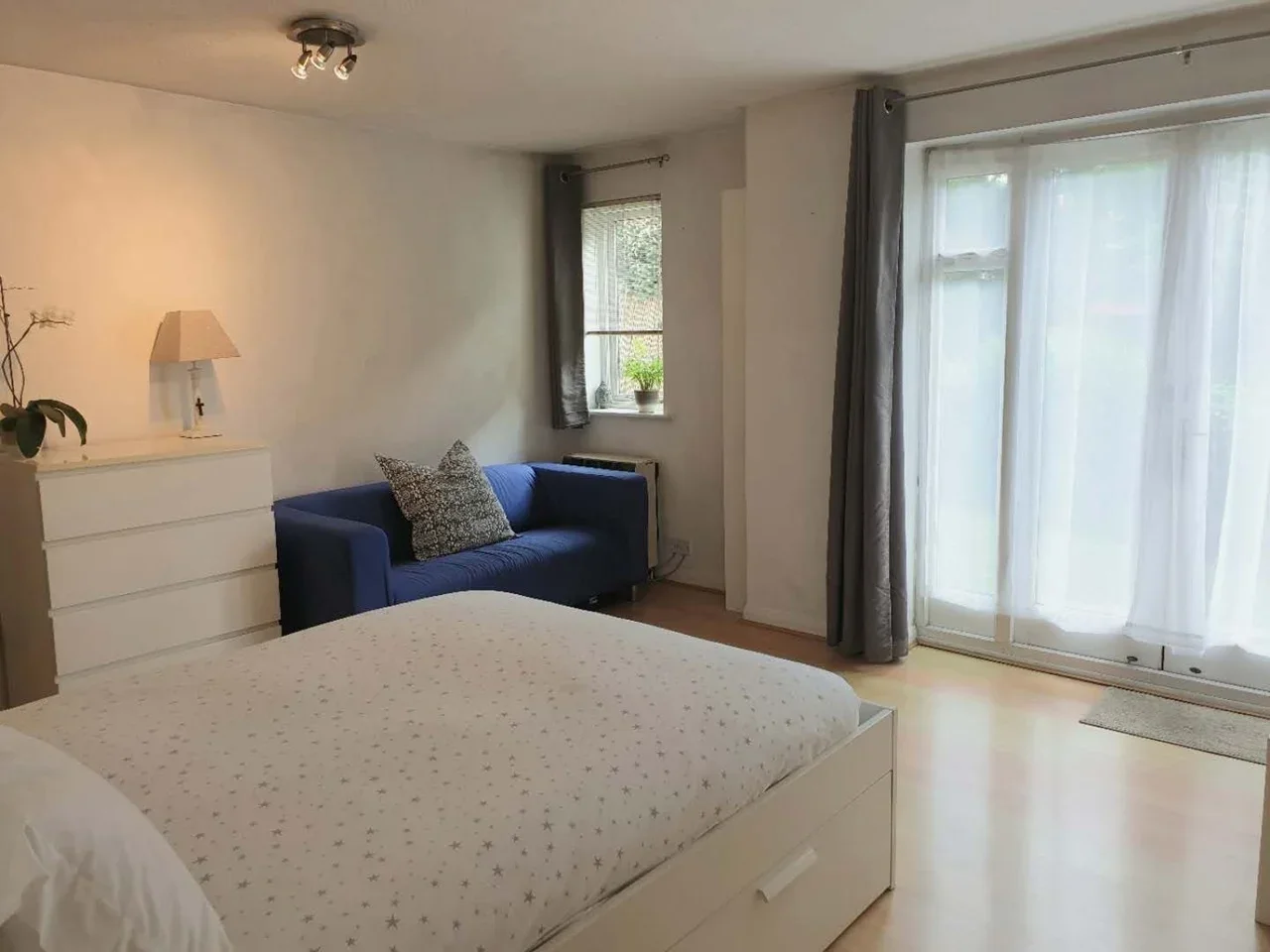 Flat Merton Road in Greater London