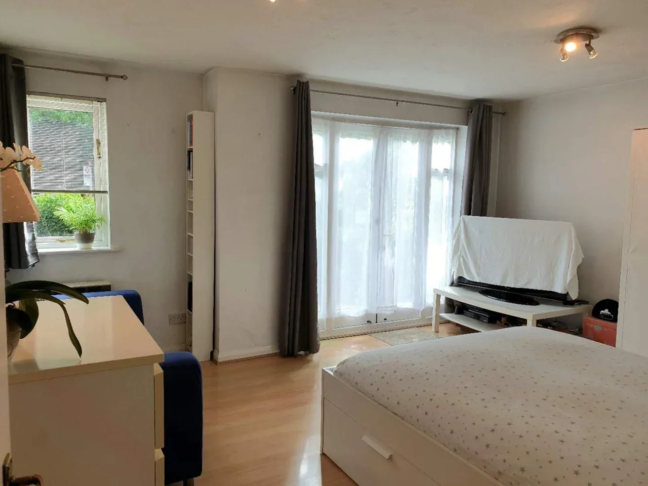 Flat Merton Road in Greater London