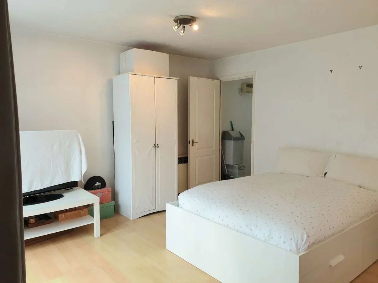Flat Merton Road in Greater London