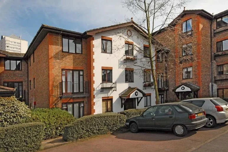Flat Merton Road in Greater London