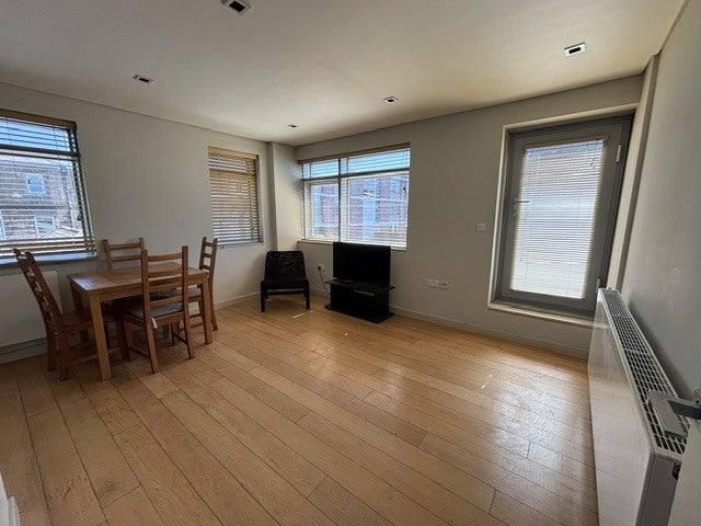 Flat Rochester Mews in Greater London