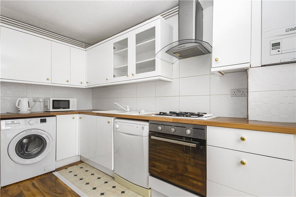 House Gale Close in Greater London