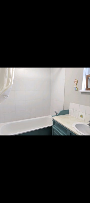 Room Dowdeswell Close in Greater London