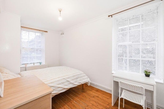 Room Shadwell Gardens in Greater London