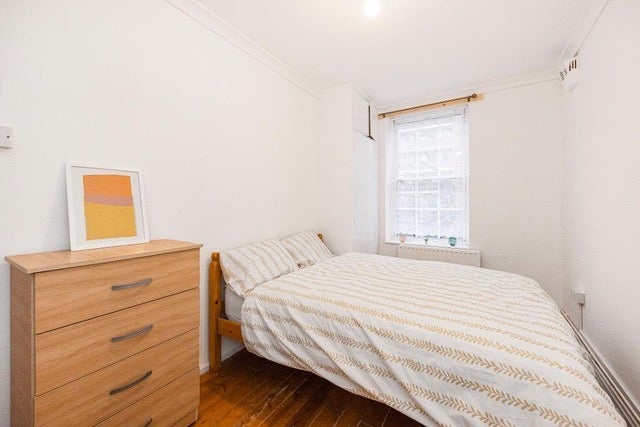 Room Shadwell Gardens in Greater London