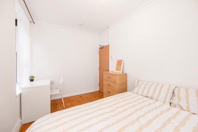 Room Shadwell Gardens in Greater London