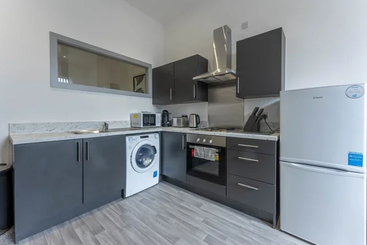 Flat Dudley Road in Brierley Hill