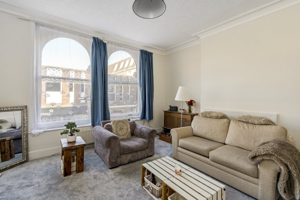 Flat Peascod Street in Windsor