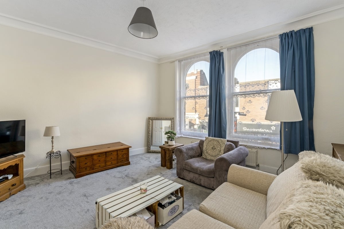 Flat Peascod Street in Windsor