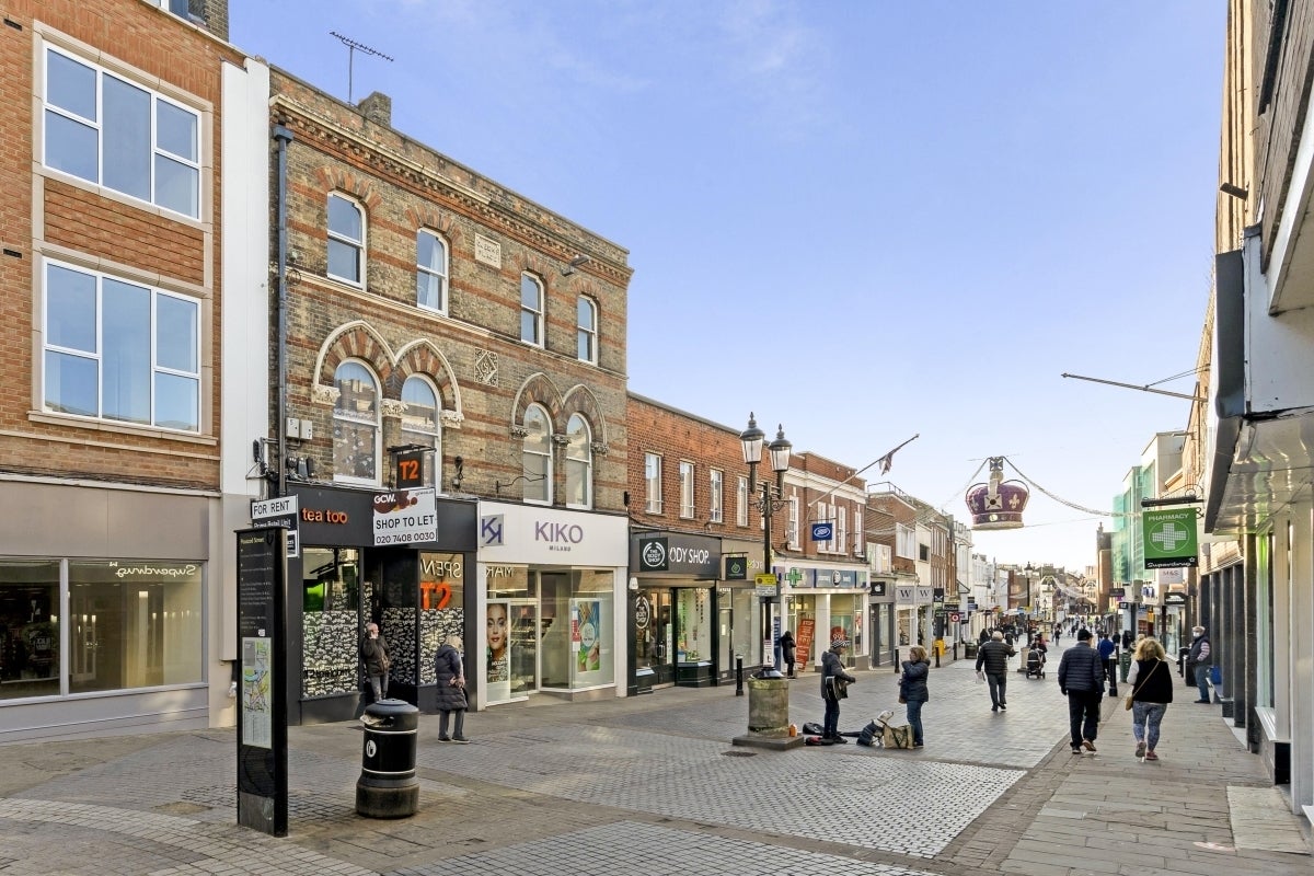 Flat Peascod Street in Windsor