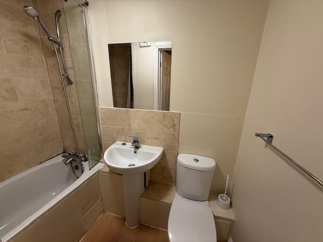 Flat Upton Park in Slough