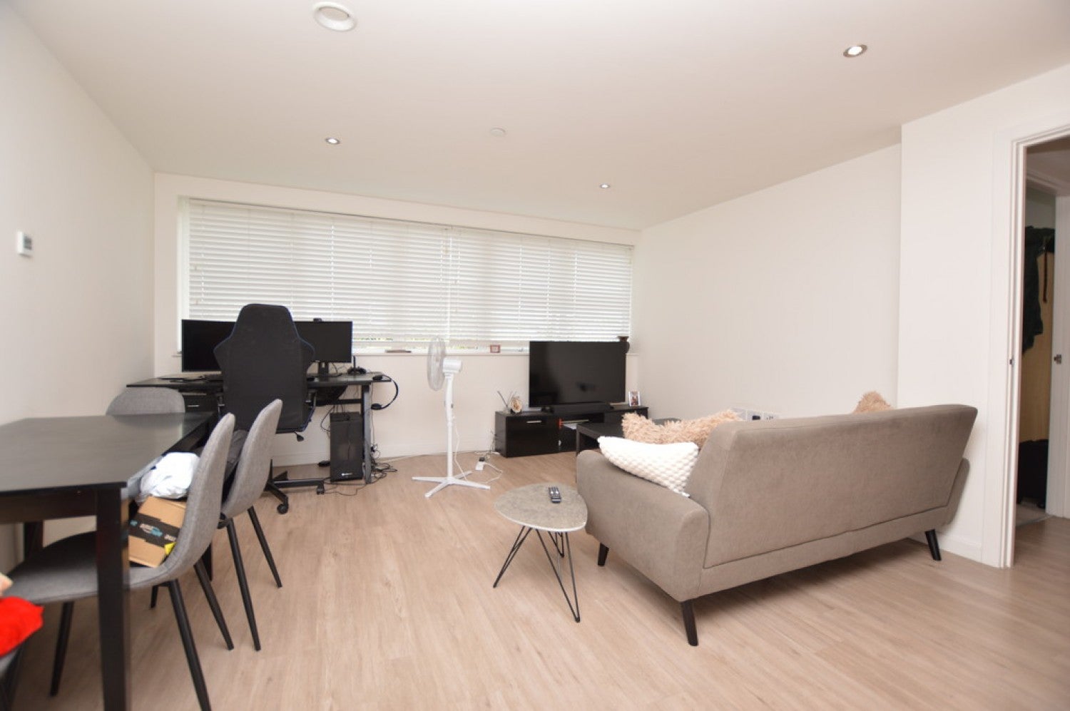 Flat Goldsworth Road in Woking