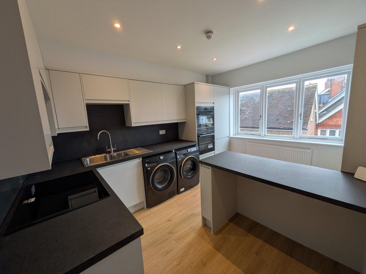 Room High Street in Reigate and Banstead