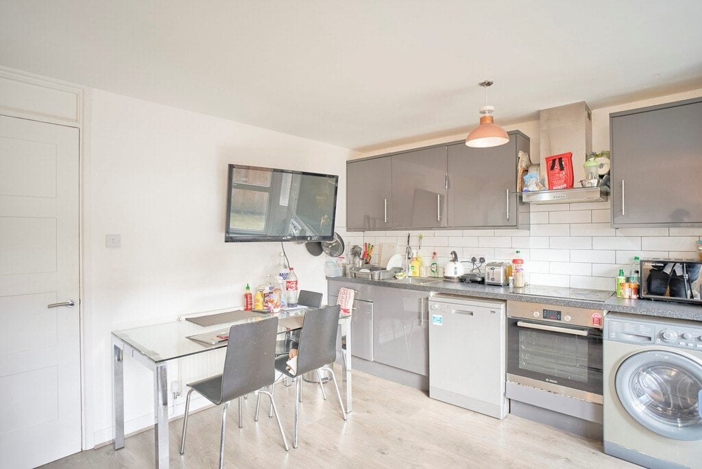 Room Benworth Street in Greater London