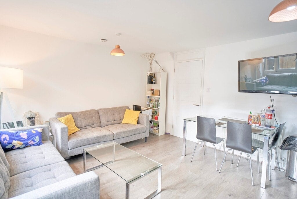 Room Benworth Street in Greater London