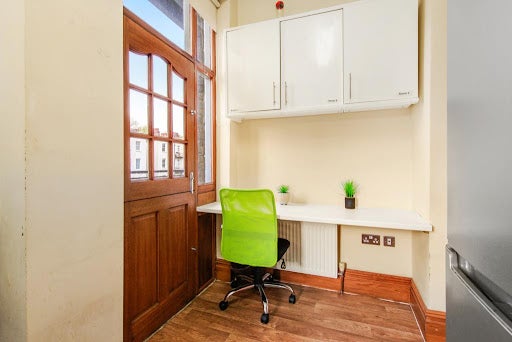 Room Elgin Avenue in City of Westminster