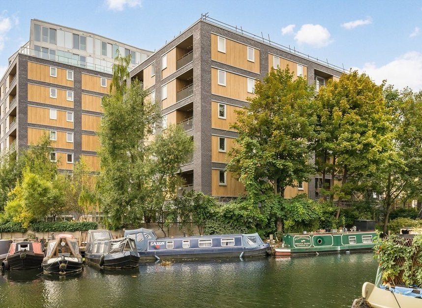 Flat Grand Junction Wharf in Greater London