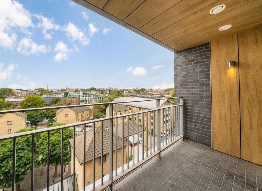 Flat Grand Junction Wharf in Greater London