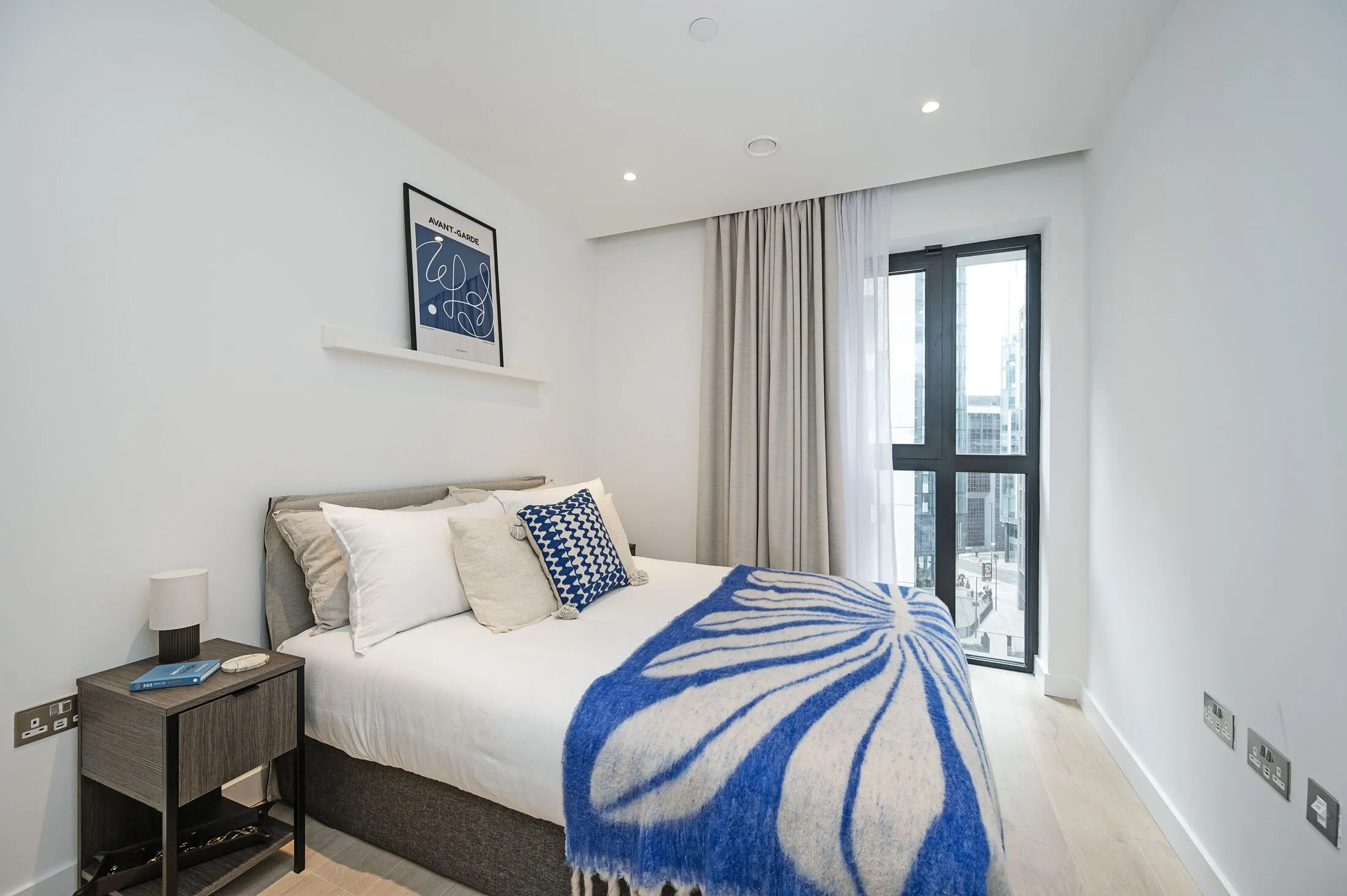 Flat New Drum Street in Greater London