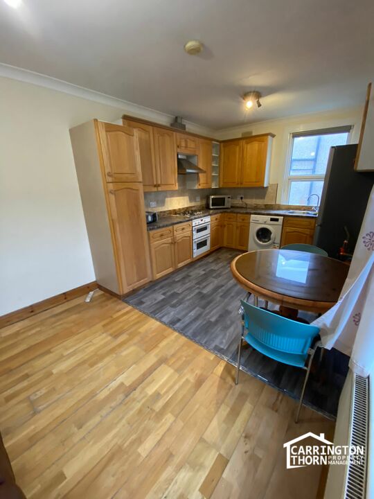 Flat Eastcombe Avenue in Greater London