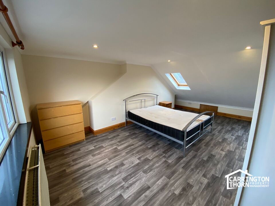 Flat Eastcombe Avenue in Greater London