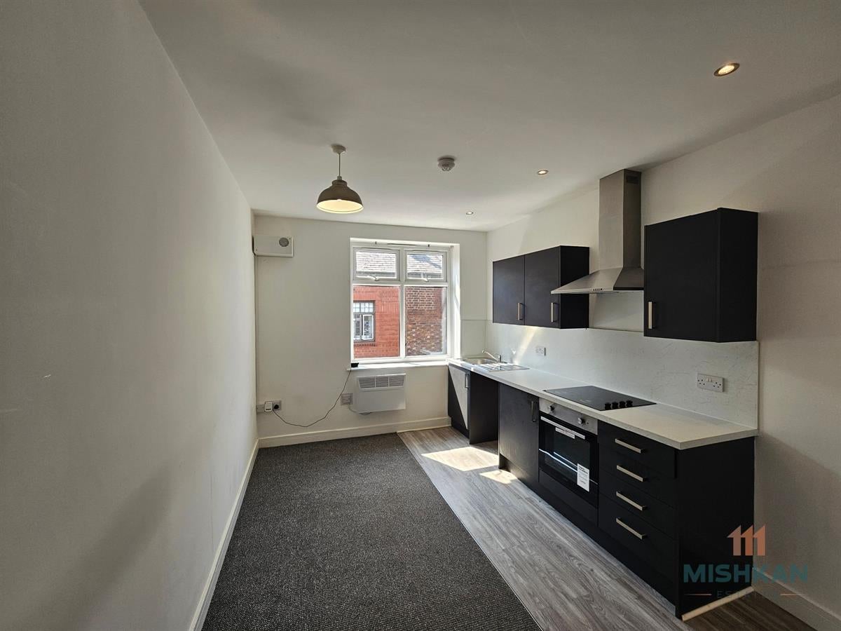 Flat Grosvenor Square in Tameside