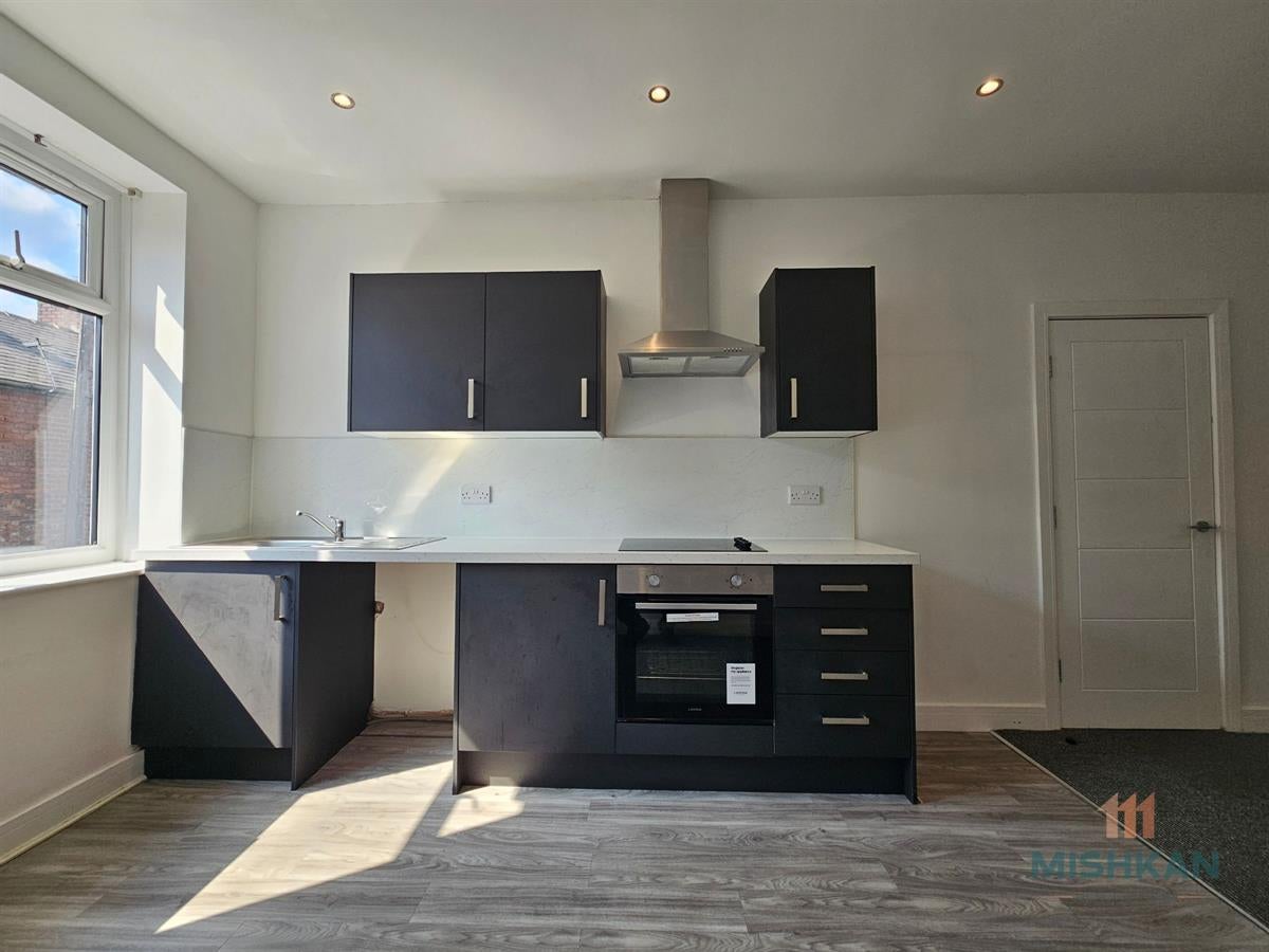 Flat Grosvenor Square in Tameside