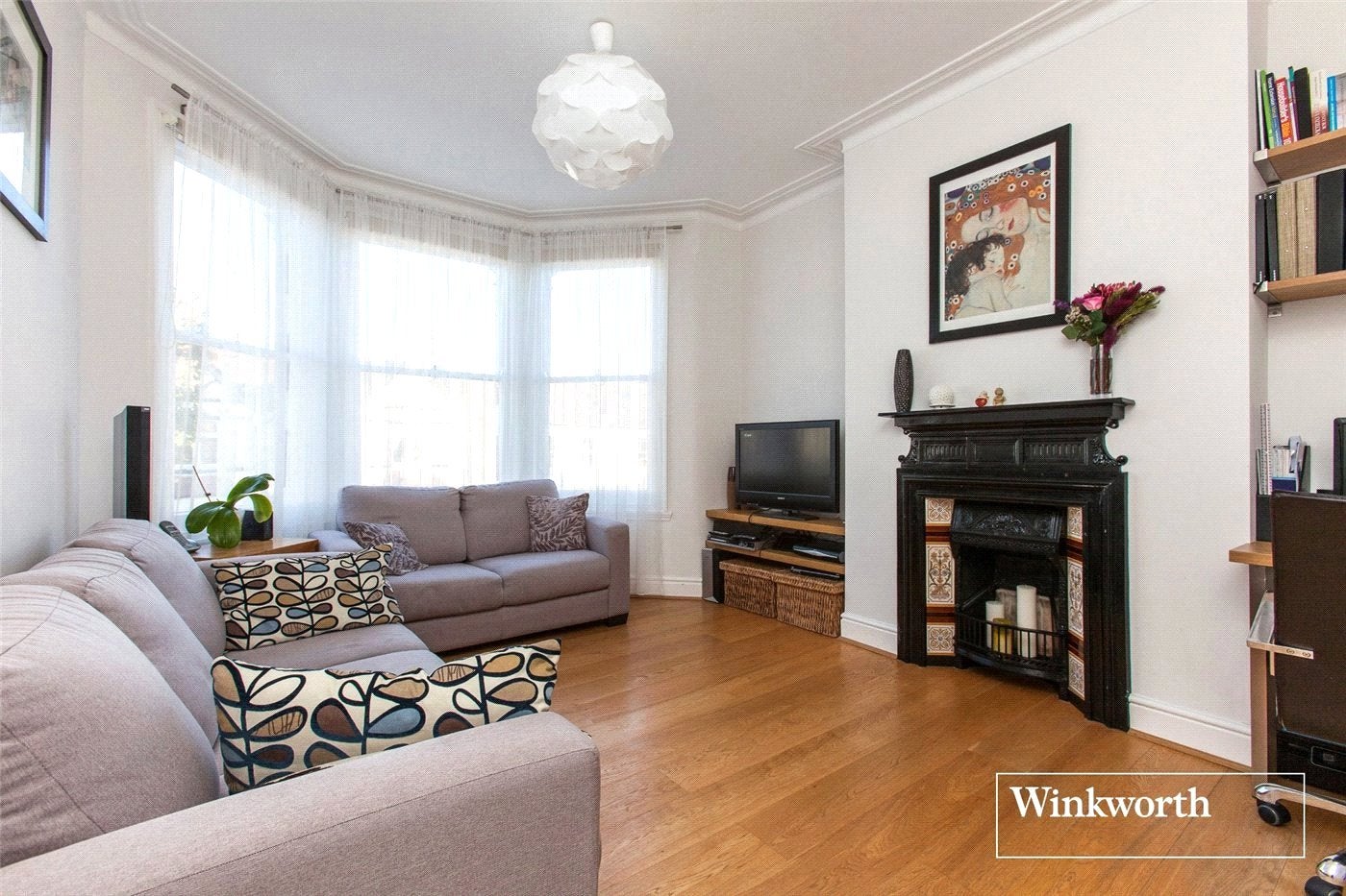 Flat Eaton Park Road in Greater London