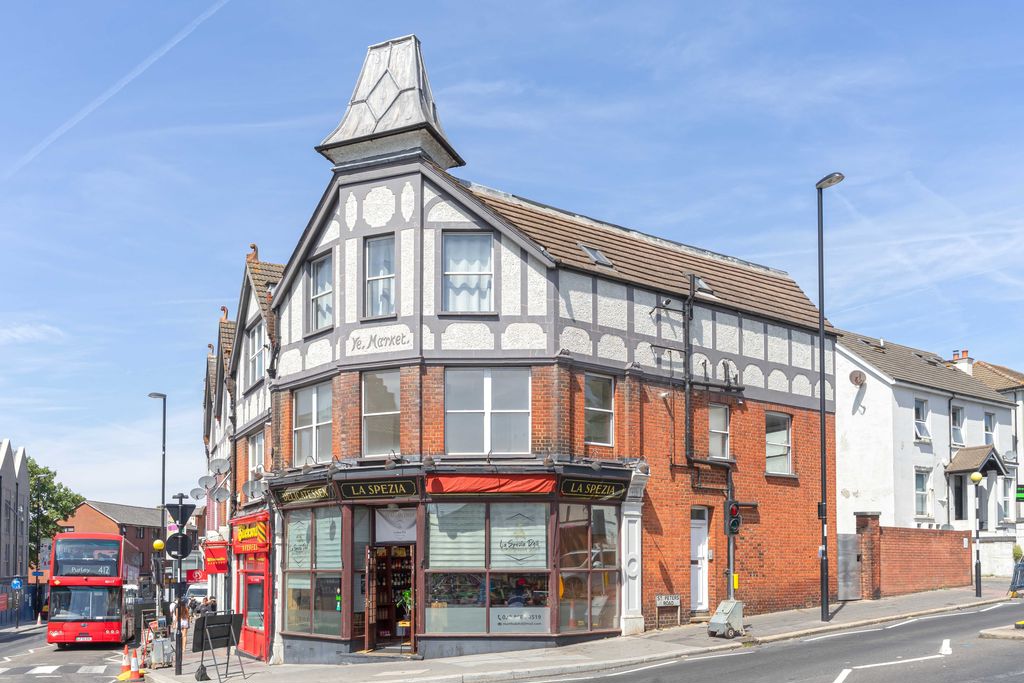 Flat St. Peter's Road in Greater London