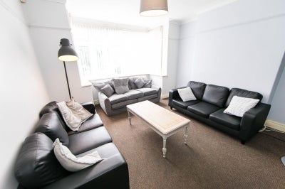 House Trelawn Crescent in Leeds