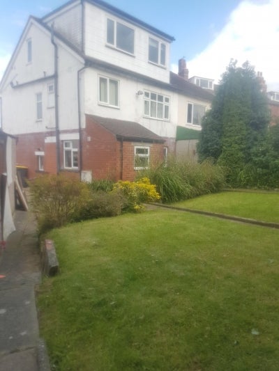 House Trelawn Crescent in Leeds