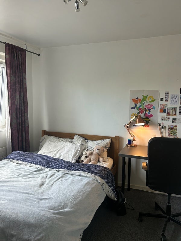 Flat Hawthorn Walk in City of Westminster