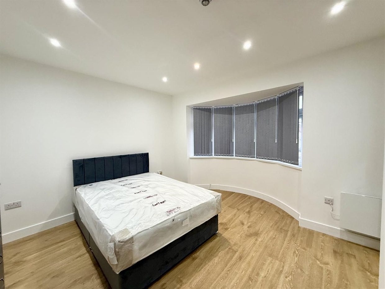 Room Somerset Road in Greater London