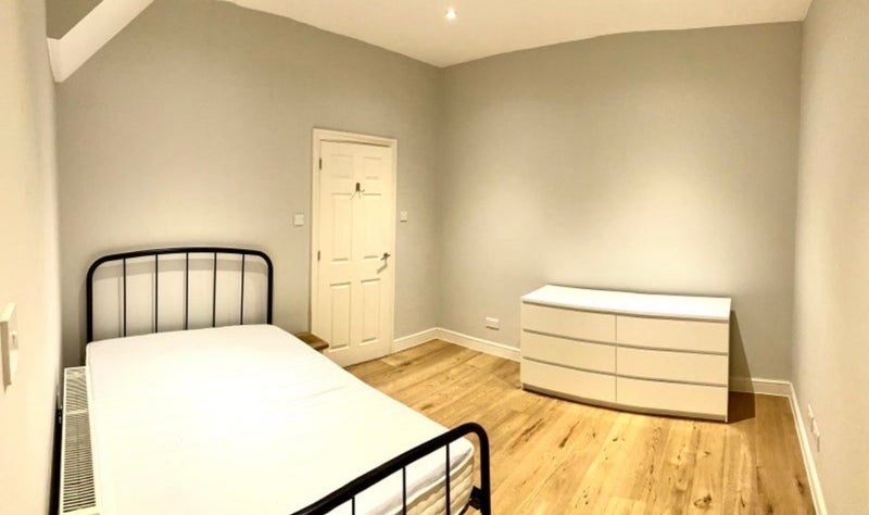 Room Acton Lane in Greater London