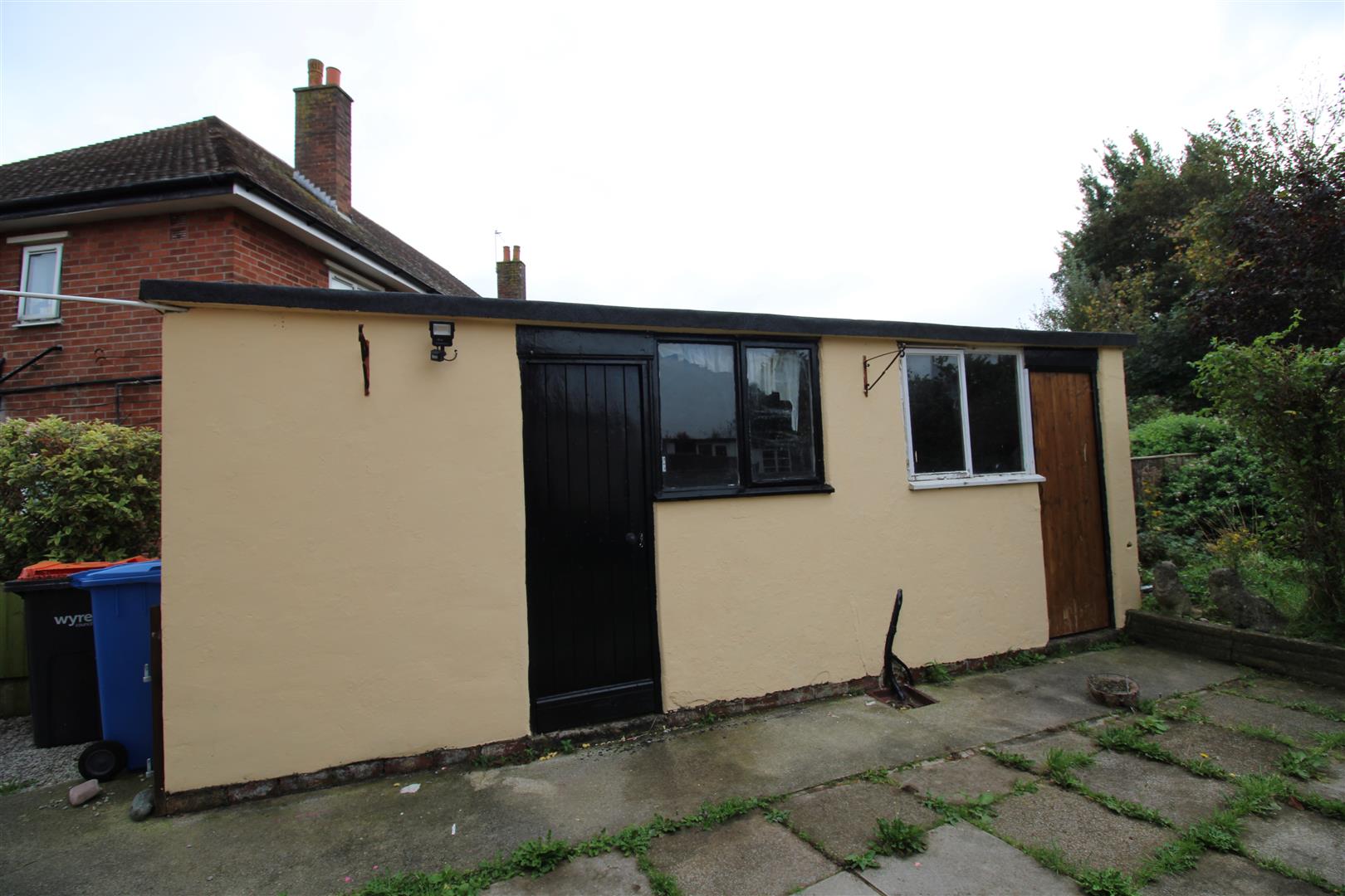Flat Oldfield Crescent in Borough of Wyre