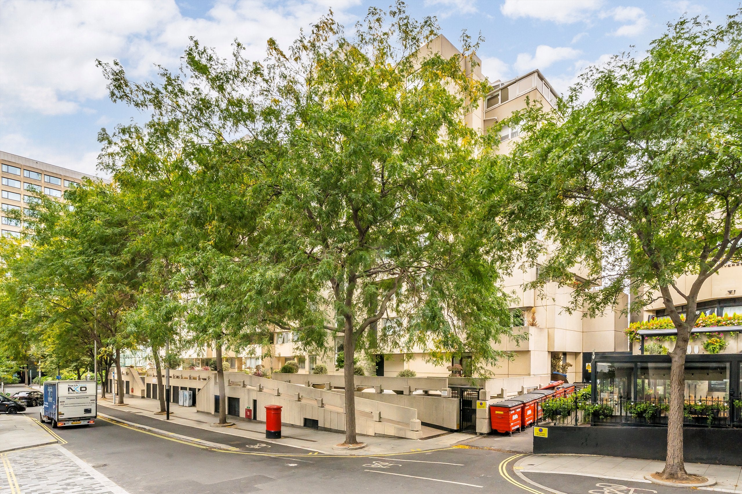Flat Marigold Alley in Greater London
