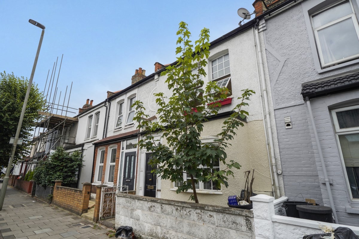 House Blackshaw Road in Greater London