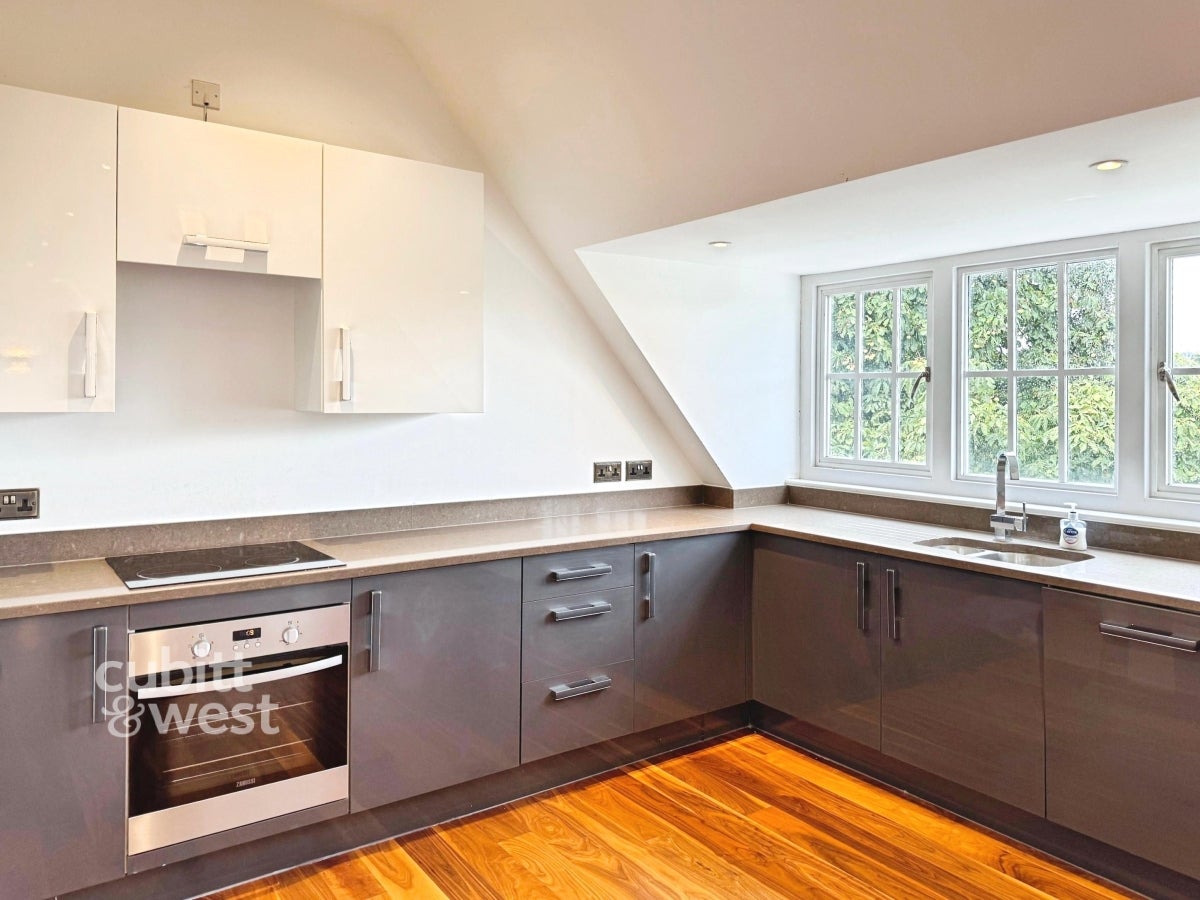 Flat Brighton Road in Greater London