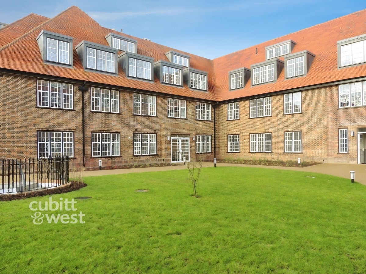 Flat Brighton Road in Greater London