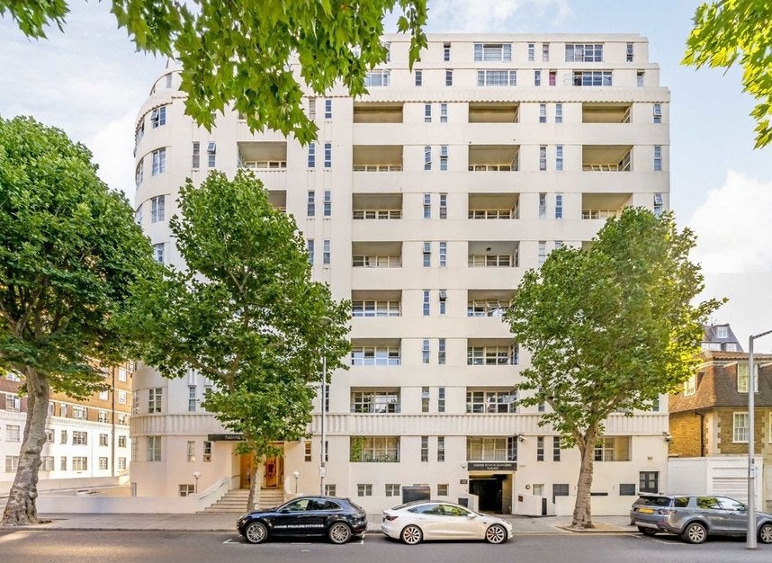 Flat Sloane Avenue in Greater London
