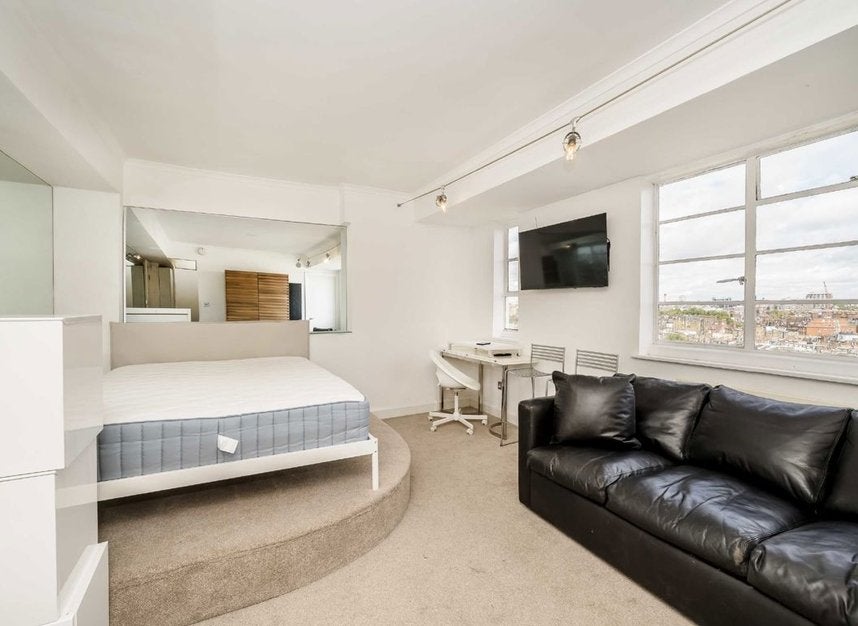 Flat Sloane Avenue in Greater London