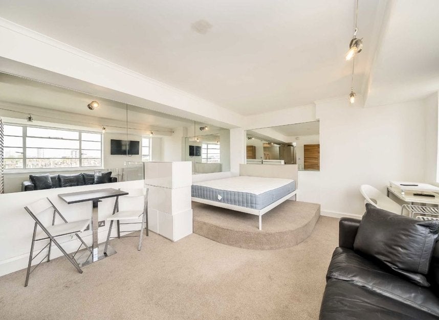 Flat Sloane Avenue in Greater London