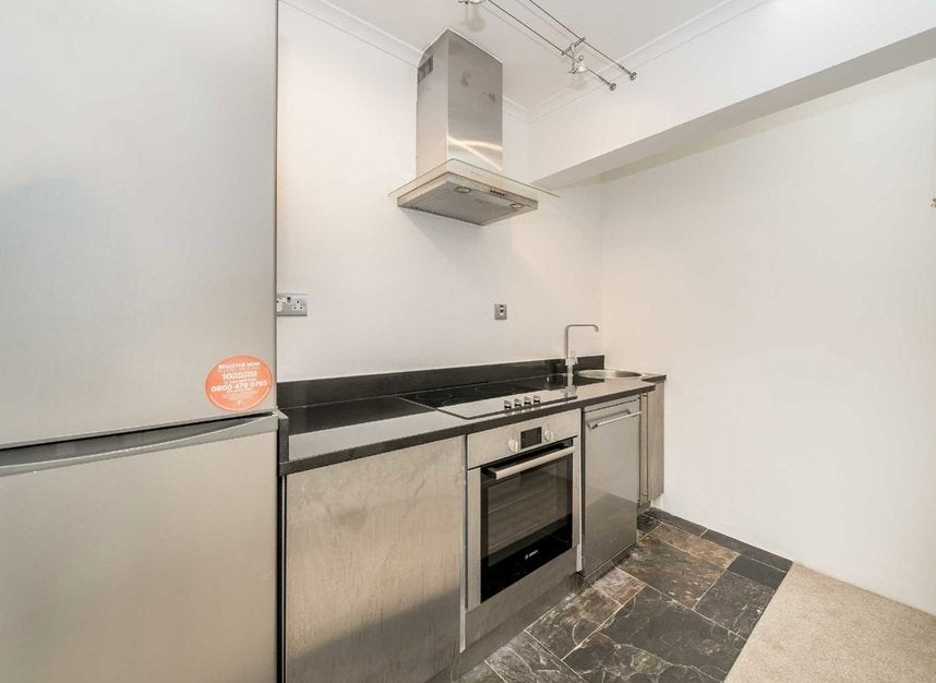 Flat Sloane Avenue in Greater London