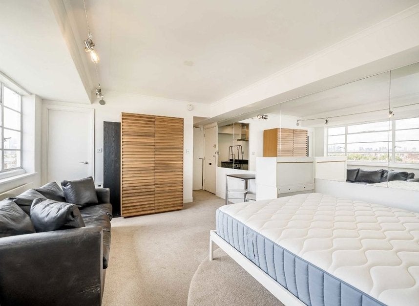 Flat Sloane Avenue in Greater London