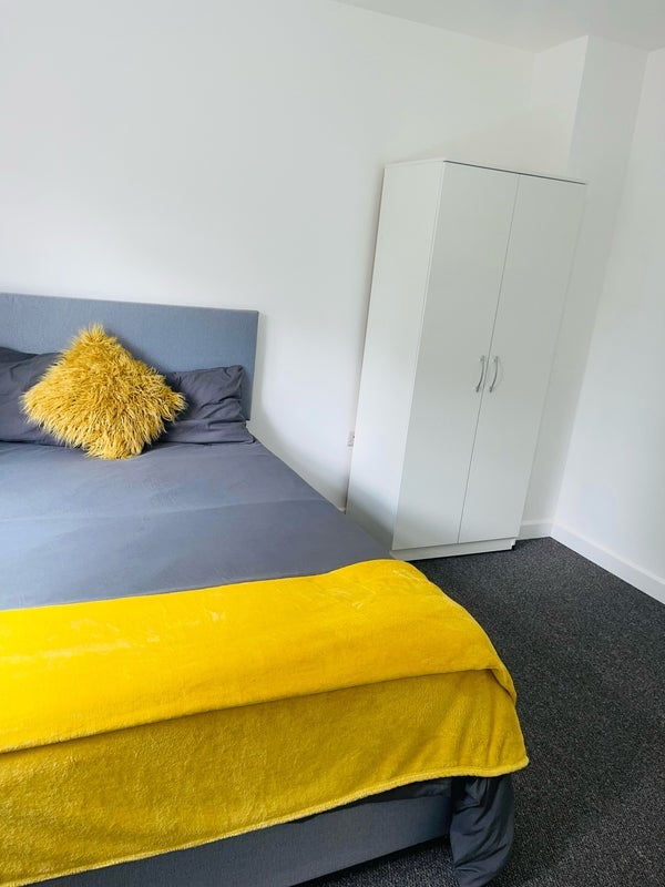 House Berkeley Waye in Greater London