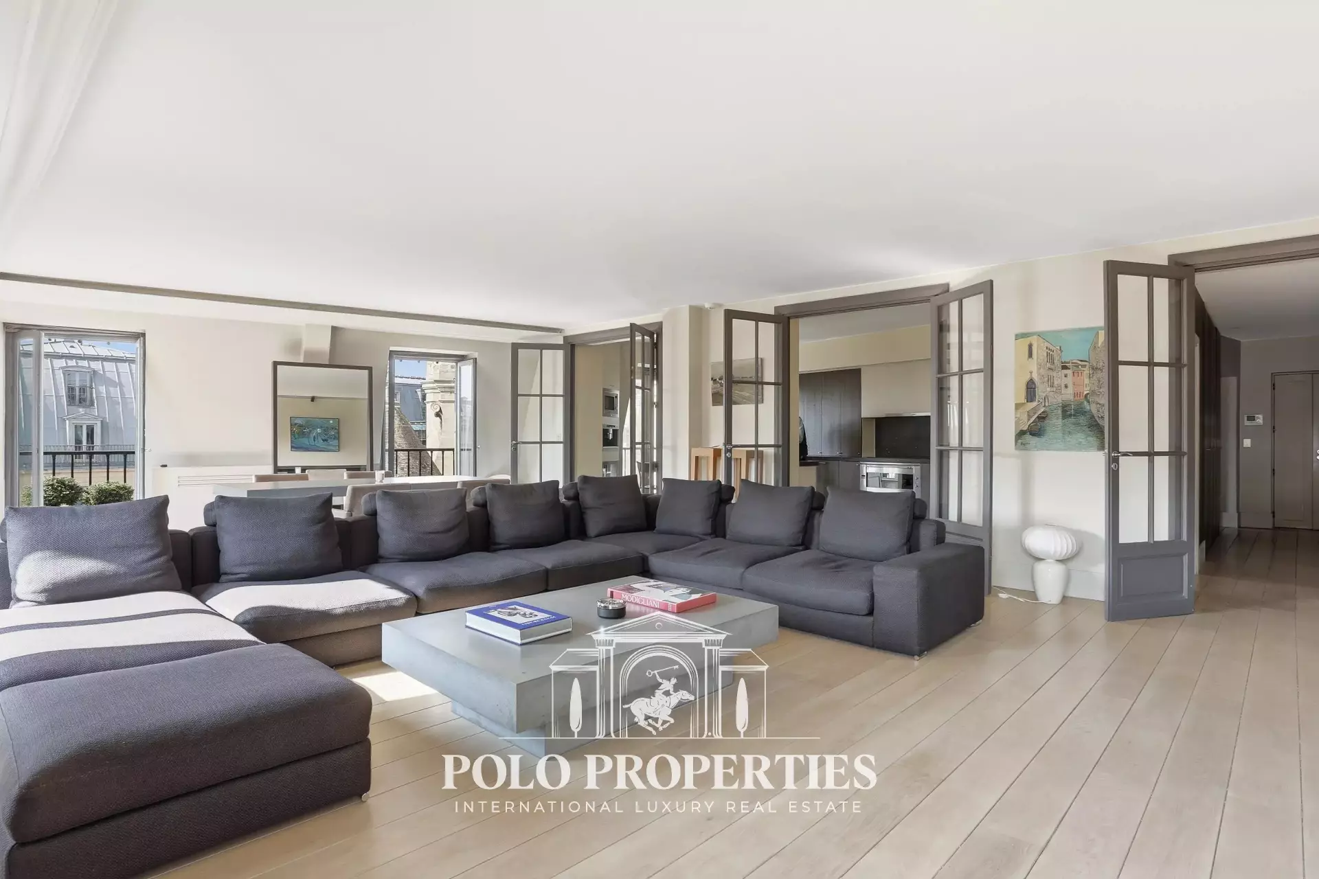 Flat Péristyle de Montpensier in Paris