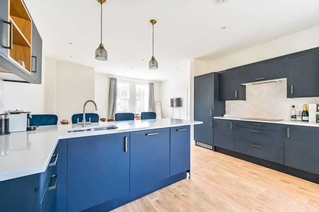 Flat Robertson Street in Greater London